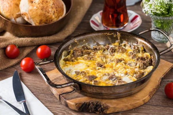 Eggs with Braised Meat image